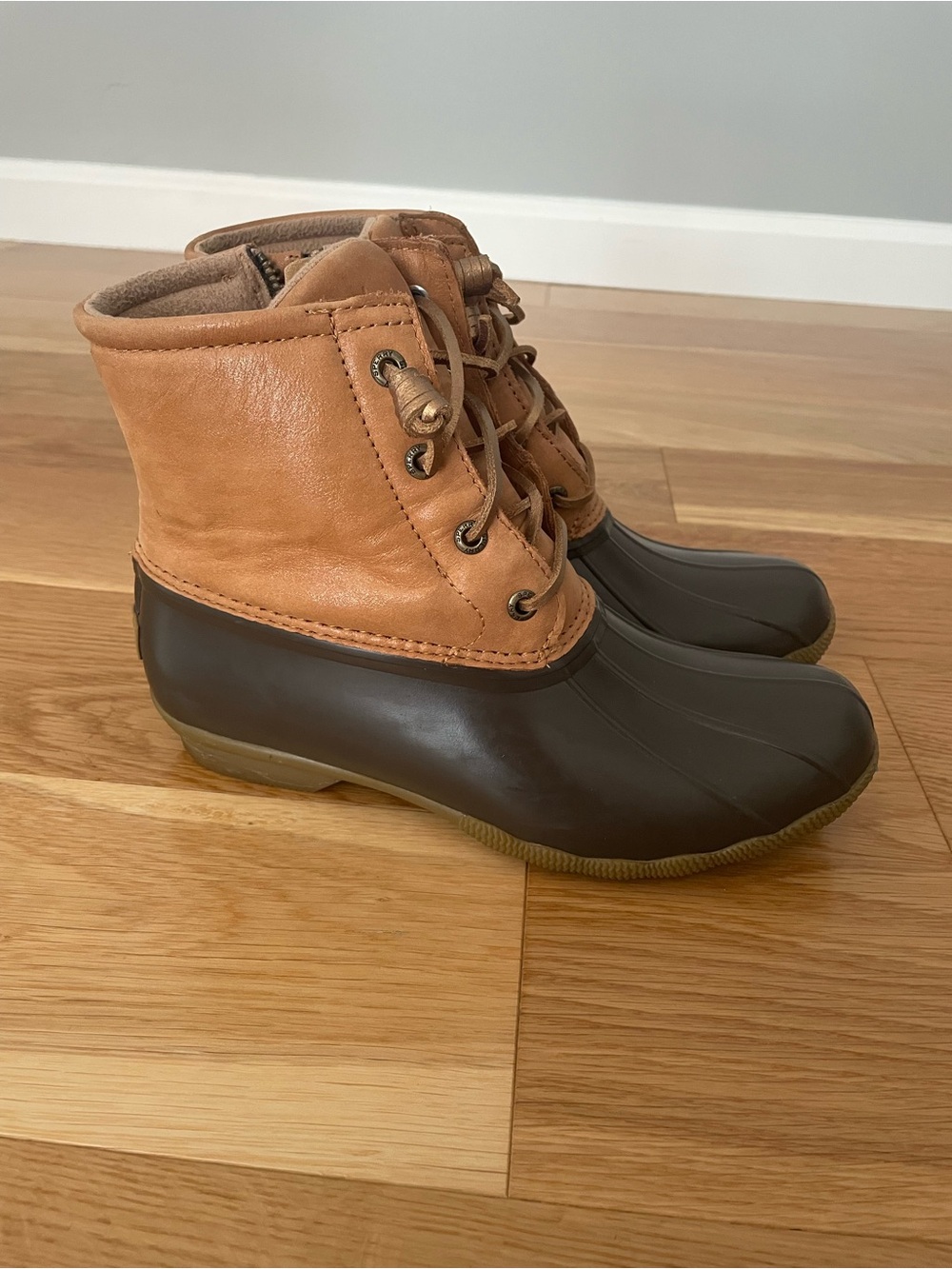 Sperry Saltwater Lace Up Duck
Boots, Size 7. Retail $140